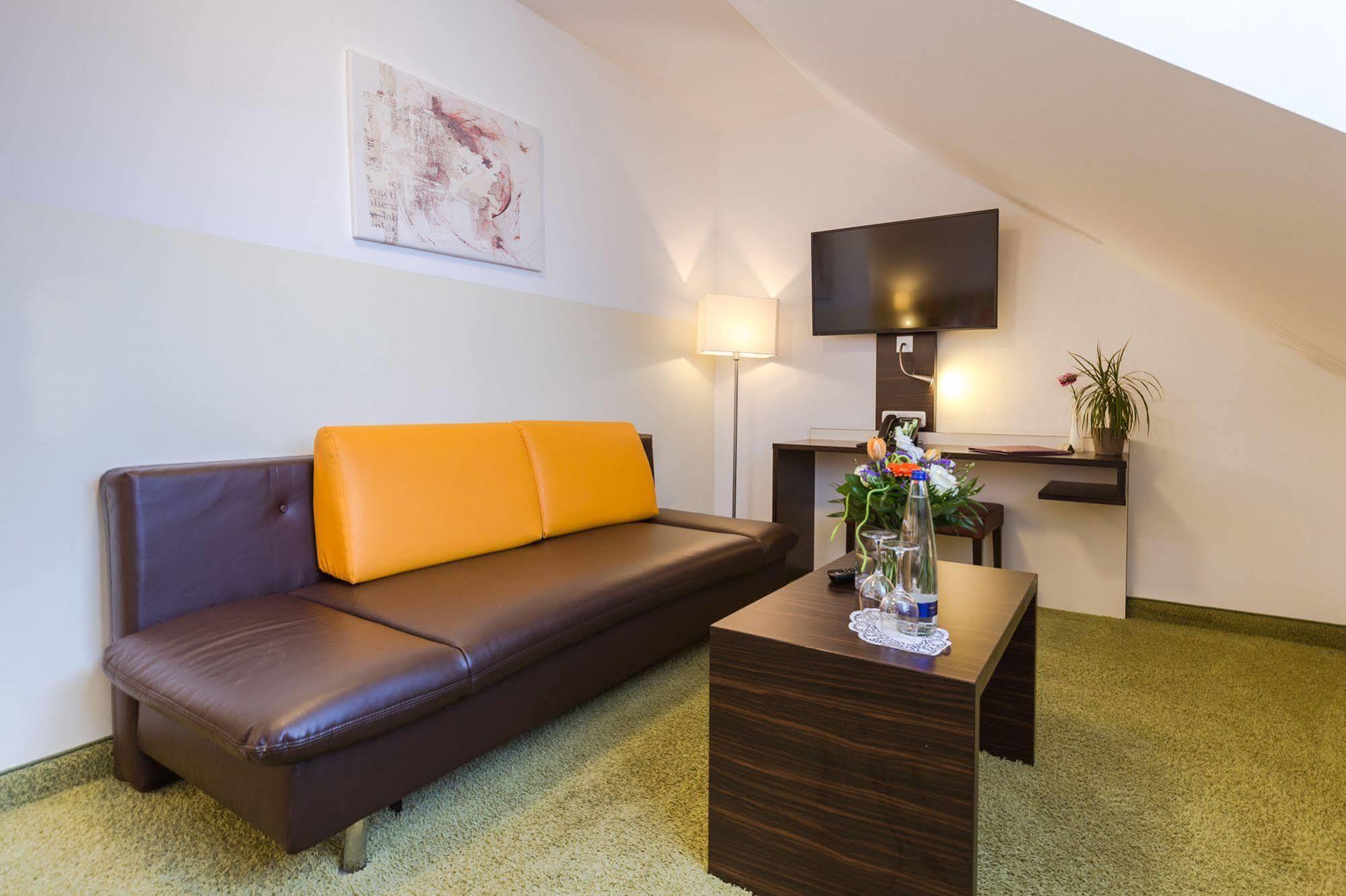 Hotel Arooma Erding Exterior foto